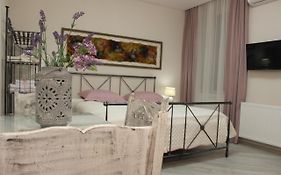 Centre Apartment On Rustaveli Av.